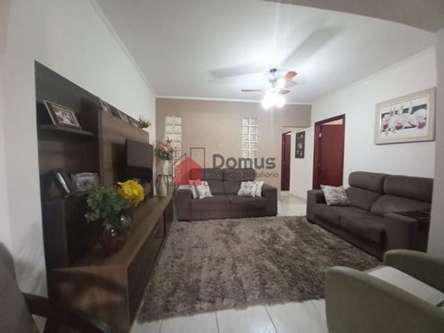 Casa com 250m², à venda, no bairro Parque Senhor do Bonfim em Taubaté