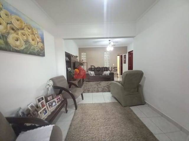Casa com 250m², à venda, no bairro Parque Senhor do Bonfim em Taubaté