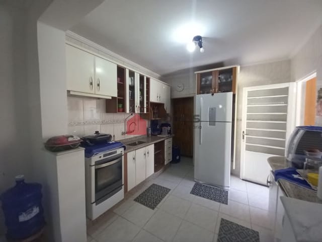 Casa com 250m², à venda, no bairro Parque Senhor do Bonfim em Taubaté