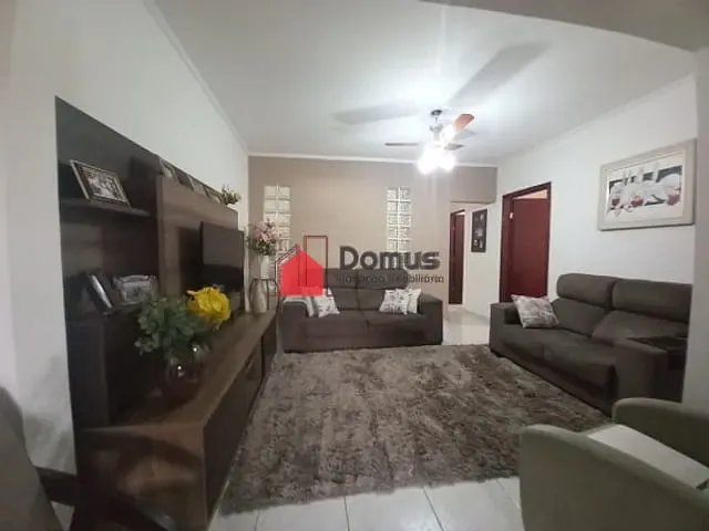 Casa com 250m², à venda, no bairro Parque Senhor do Bonfim em Taubaté