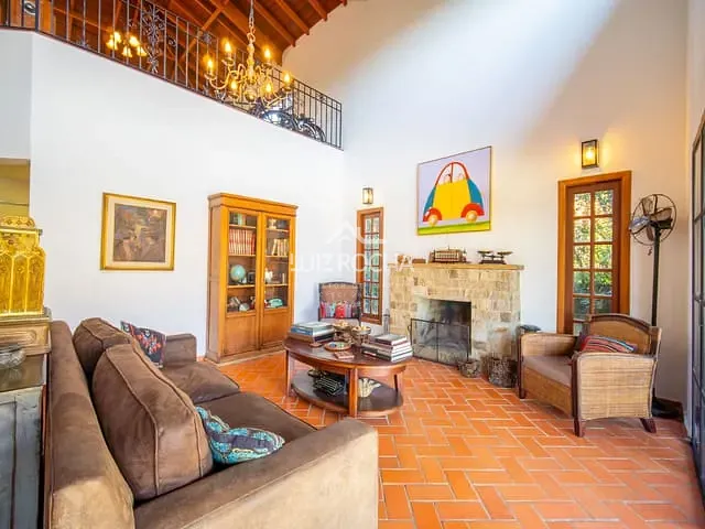 Casa com 1125m² 4 quartos e 4 banheiros, à venda, no bairro Palos Verdes em Cotia