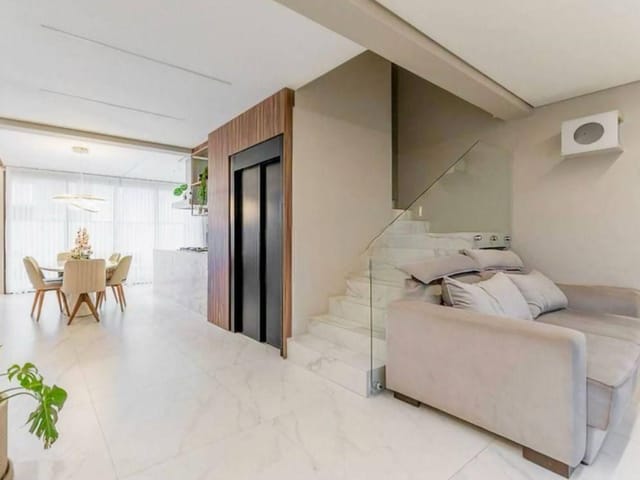 Casa com 293m² 4 quartos e 5 banheiros, à venda, no bairro Santa Cândida em Curitiba