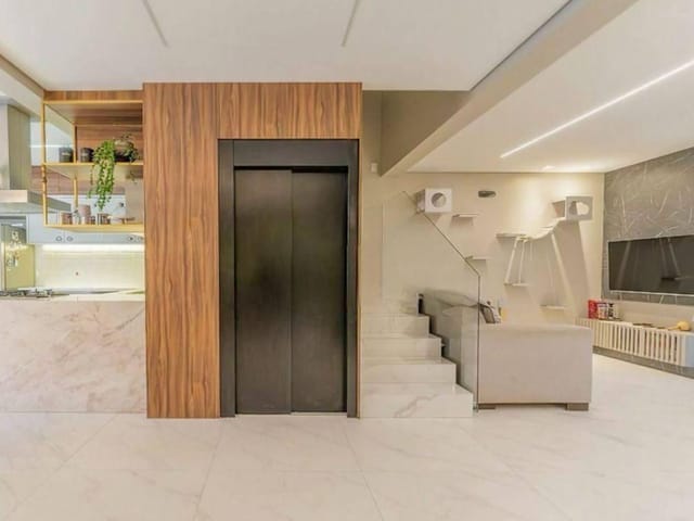 Casa com 293m² 4 quartos e 5 banheiros, à venda, no bairro Santa Cândida em Curitiba