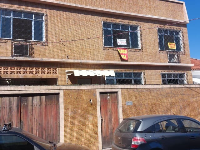 Foto do Casa - BENTO RIBEIRO - CASA DUPLEX - R$2.000 - VAGA NA GARAGEM, 3 QUARTOS, 2 BANHEIROS, SALAS DE ESTAR E JANTAR, COZINHA. | Hilmar