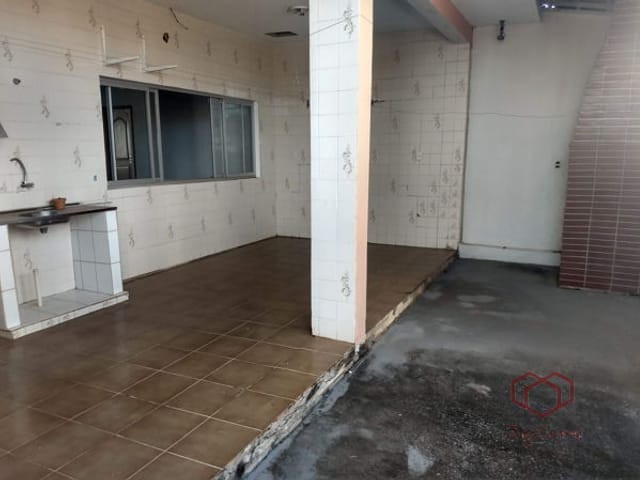 Casa com 1300m² 5 quartos e 4 banheiros, à venda, no bairro Santa Rosa em Cuiabá