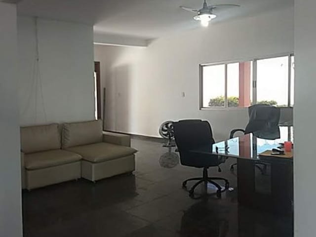 Casa com 1300m² 5 quartos e 4 banheiros, à venda, no bairro Santa Rosa em Cuiabá