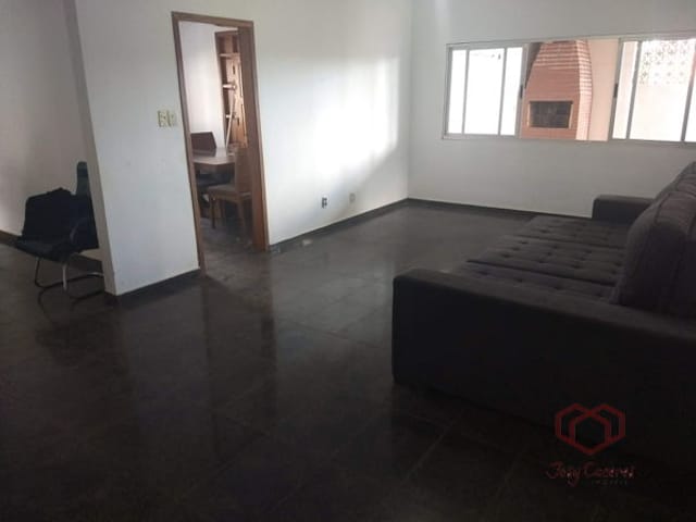 Casa com 1300m² 5 quartos e 4 banheiros, à venda, no bairro Santa Rosa em Cuiabá