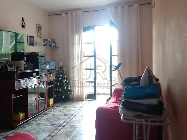 Casa com 300m² 2 quartos e 1 banheiro, à venda, no bairro Jardim Zaira em Mauá