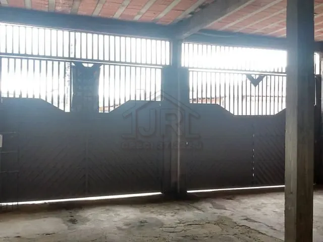 Casa com 300m² 2 quartos e 1 banheiro, à venda, no bairro Jardim Zaira em Mauá