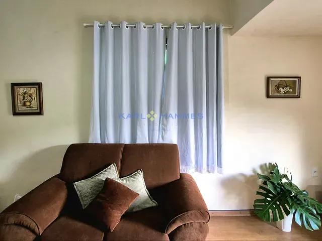 Casa 4 quartos e 3 banheiros, à venda, no bairro Mosela em Petrópolis