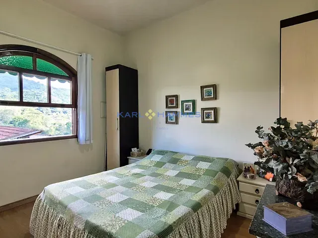 Casa 4 quartos e 3 banheiros, à venda, no bairro Mosela em Petrópolis
