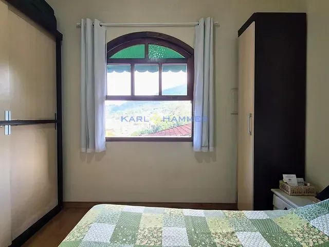 Casa 4 quartos e 3 banheiros, à venda, no bairro Mosela em Petrópolis