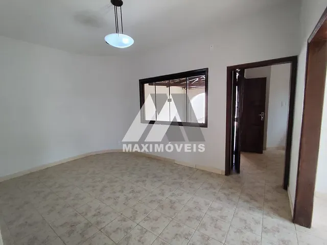 Casa com 360m² 4 quartos e 2 banheiros, à venda, no bairro Vila Magnólia em Araçuaí