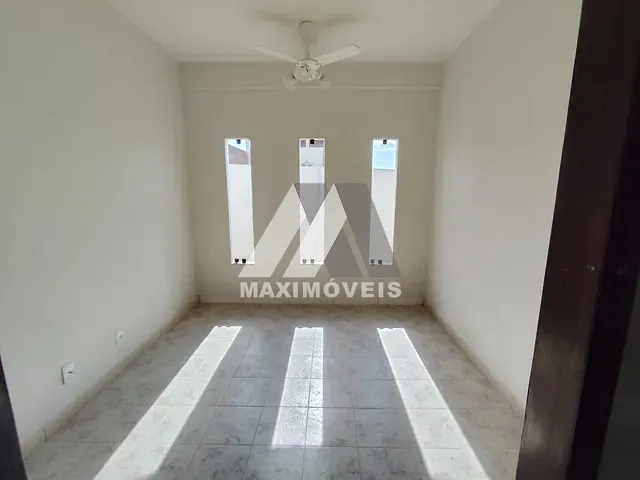 Casa com 360m² 4 quartos e 2 banheiros, à venda, no bairro Vila Magnólia em Araçuaí