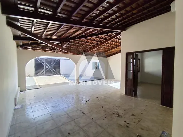 Casa com 360m² 4 quartos e 2 banheiros, à venda, no bairro Vila Magnólia em Araçuaí