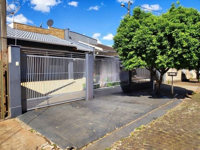 Casa com 251m² 5 quartos e 4 banheiros, à venda, no bairro Vila Atalaia em Cambé
