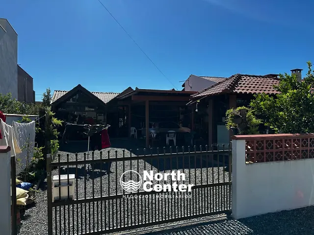 Casa 3 quartos e 2 banheiros, à venda ou para alugar, no bairro Pinheiros em Balneário Barra do Sul