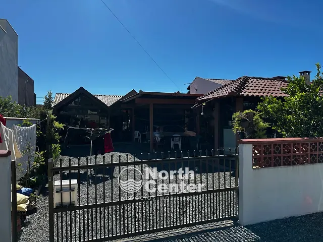 Casa 3 quartos e 2 banheiros, à venda, no bairro Pinheiros em Balneário Barra do Sul
