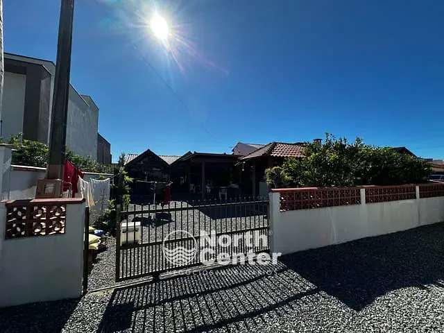 Casa 3 quartos e 2 banheiros, à venda, no bairro Pinheiros em Balneário Barra do Sul