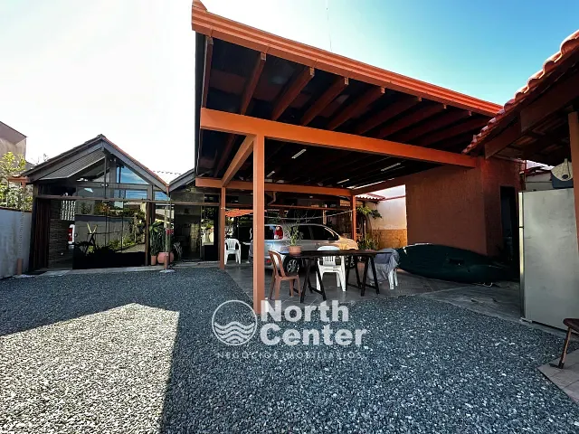 Casa 3 quartos e 2 banheiros, à venda, no bairro Pinheiros em Balneário Barra do Sul