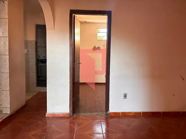 Casa 2 quartos e 1 banheiro, à venda, no bairro Parque Xangri-Lá em Contagem