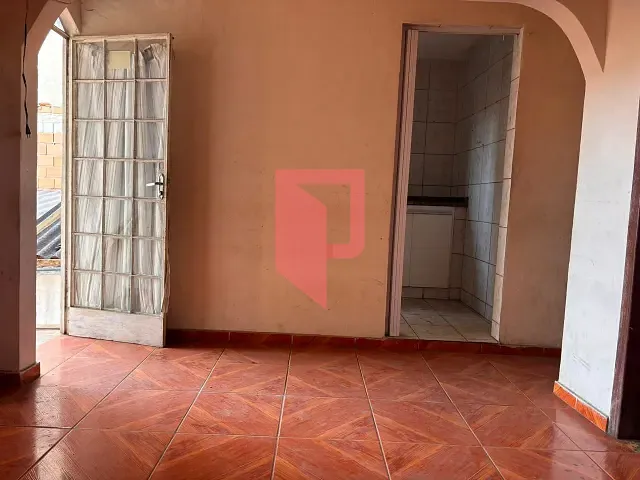 Casa 2 quartos e 1 banheiro, à venda, no bairro Parque Xangri-Lá em Contagem