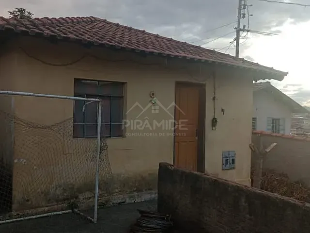 Casa com 303m² 3 quartos e 1 banheiro, à venda, no bairro Santo André em Poços de Caldas