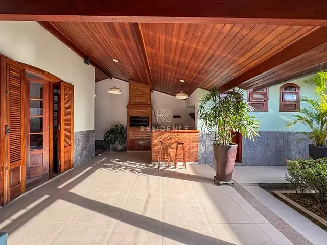 Casa com 383m² 4 quartos e 5 banheiros, à venda, no bairro Jardim Amália em Volta Redonda