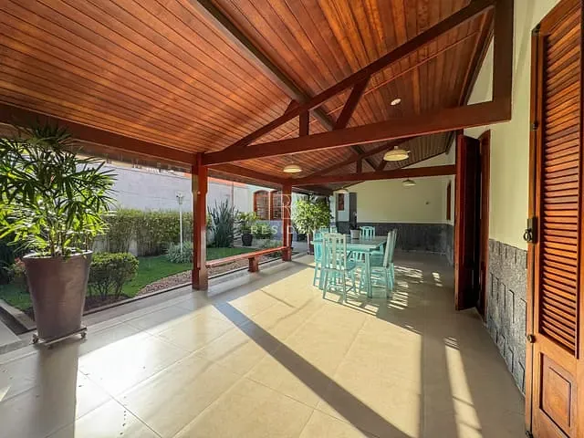 Casa com 383m² 4 quartos e 5 banheiros, à venda, no bairro Jardim Amália em Volta Redonda