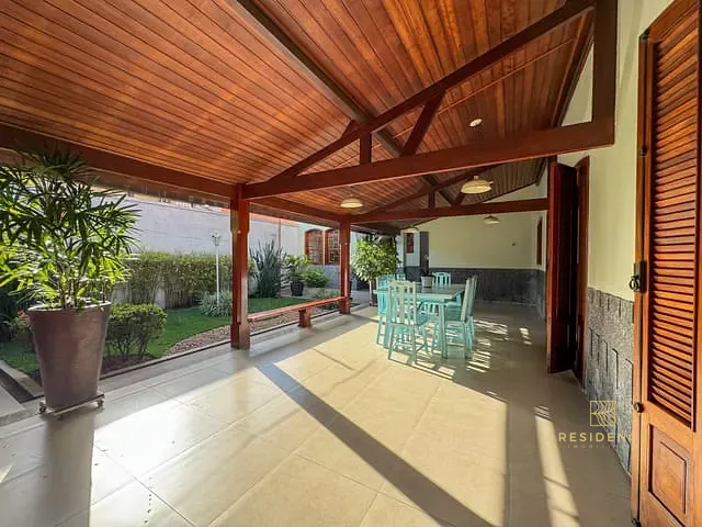 Casa com 383m² 4 quartos e 5 banheiros, à venda, no bairro Jardim Amália em Volta Redonda