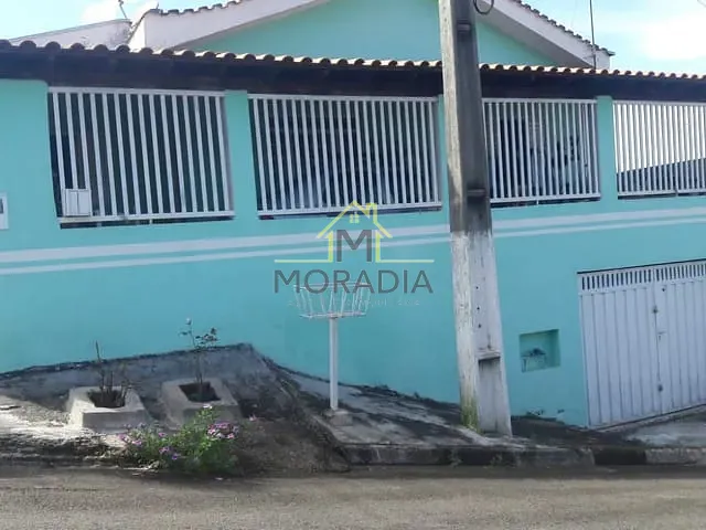 Casa com 220m² 3 quartos e 2 banheiros, à venda, no bairro Parque dos Municípios  em Guaxupé