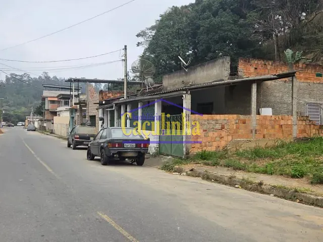 Casa com 706m², à venda, no bairro Parque Santana em Barra do Piraí