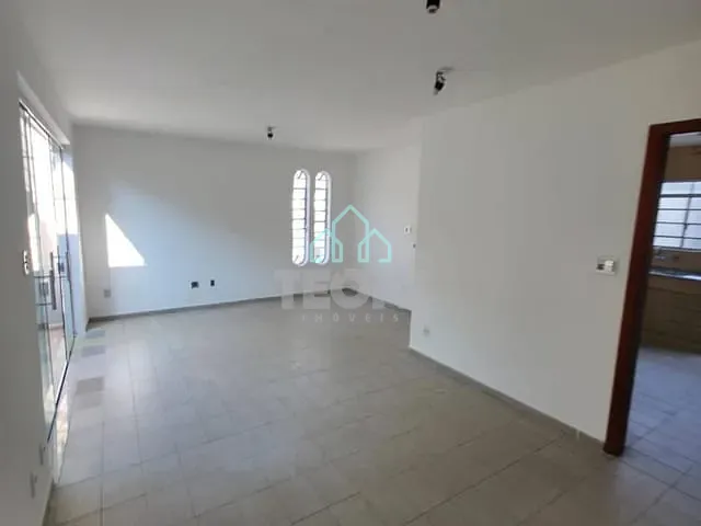 Casa com 200m² 2 quartos e 2 banheiros, à venda, no bairro Vila Jaboticabeira em Taubaté