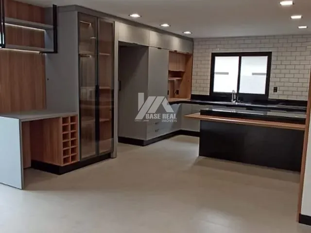 Casa com 251m² 3 quartos e 5 banheiros, à venda, no bairro Jardim Carvalho em Ponta Grossa