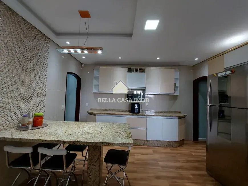 Casa à venda com 3 quartos, 310m² - Foto 3