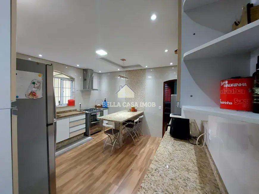 Casa à venda com 3 quartos, 310m² - Foto 4