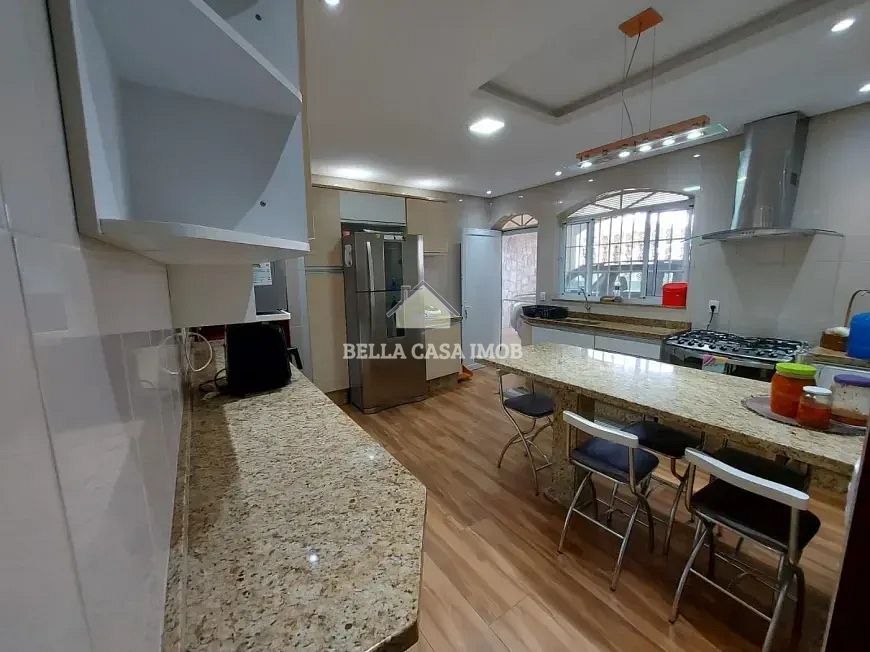 Casa à venda com 3 quartos, 310m² - Foto 1