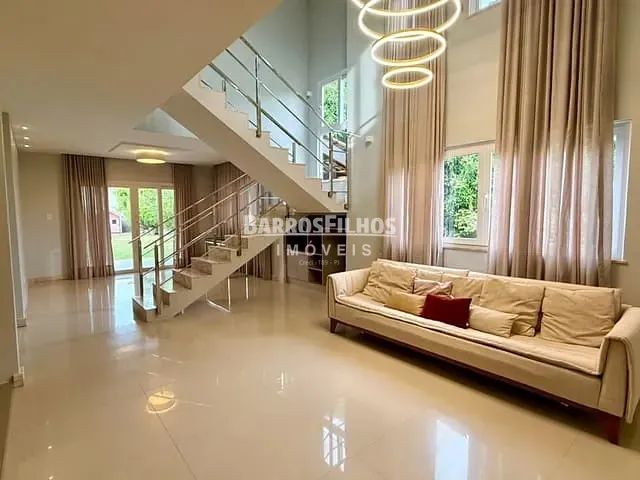 Casa com 281m² 4 quartos e 5 banheiros, à venda, no bairro Zona de Expansão em Aracaju