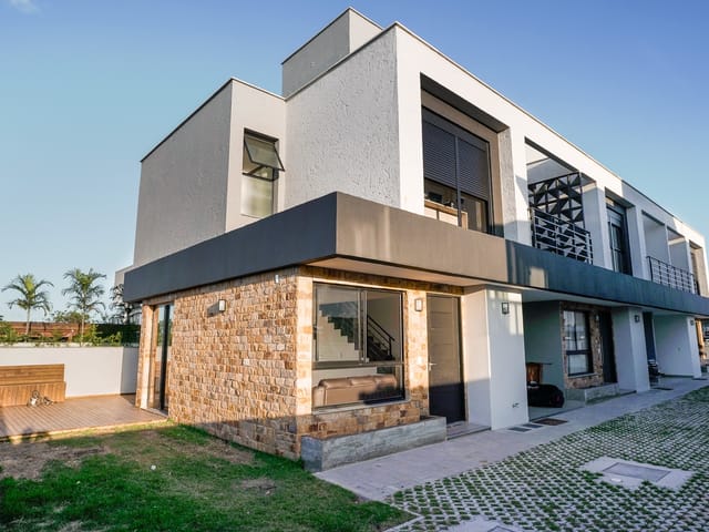 Foto do Casa - Casa 03, do Residencial Puerto Escondido, à venda, Financiável no bairro Campeche, em Florianópolis, Santa Catarina. | Costão Sul Imóveis