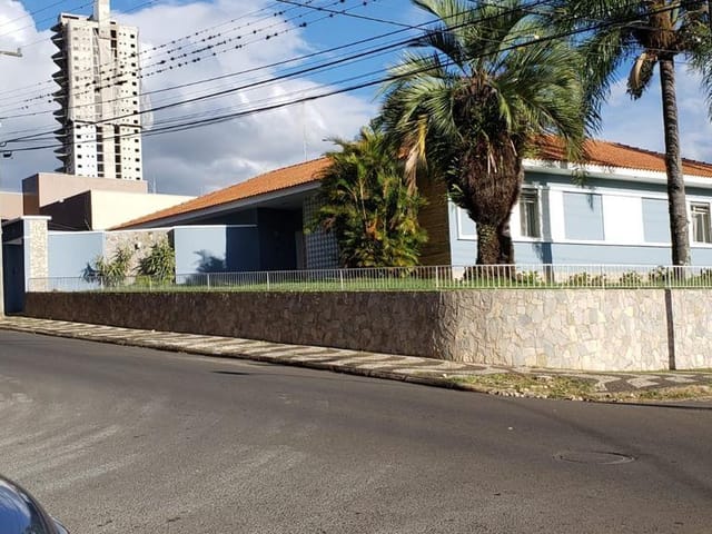 Casa com 1037m² 3 quartos e 4 banheiros, à venda ou para alugar, no bairro Estrela em Ponta Grossa