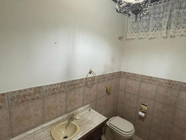 Casa com 1037m² 3 quartos e 4 banheiros, à venda ou para alugar, no bairro Estrela em Ponta Grossa