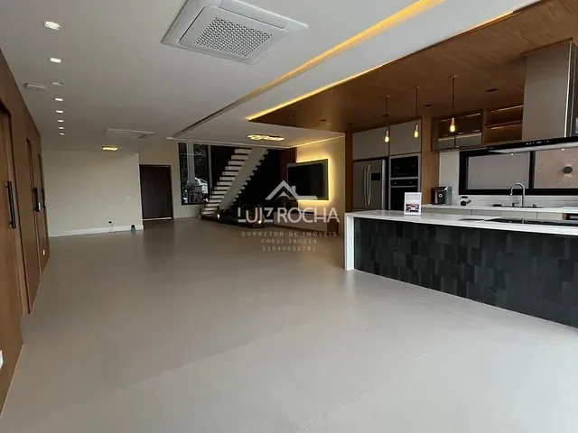 Casa com 480m² 4 quartos e 6 banheiros, à venda, no bairro Sítio do Morro em Santana de Parnaíba