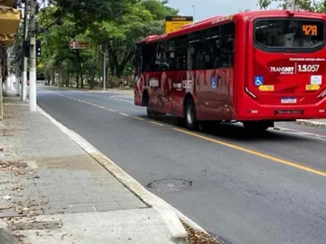 Casa com 295m² 5 quartos e 2 banheiros, à venda, no bairro Gragoatá em Niterói