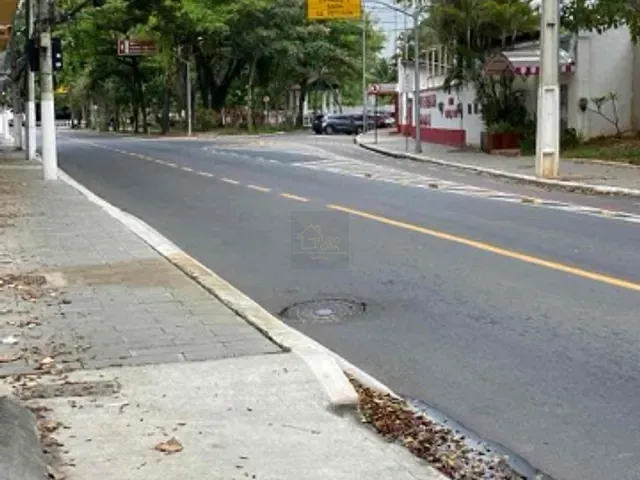 Casa com 295m² 5 quartos e 2 banheiros, à venda, no bairro Gragoatá em Niterói