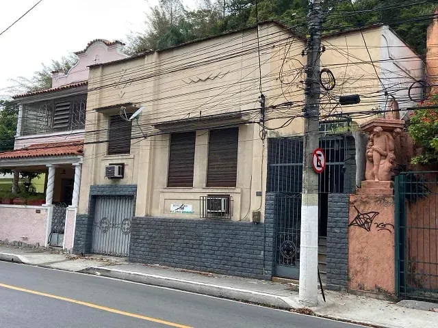 Casa com 295m² 5 quartos e 2 banheiros, à venda, no bairro Gragoatá em Niterói
