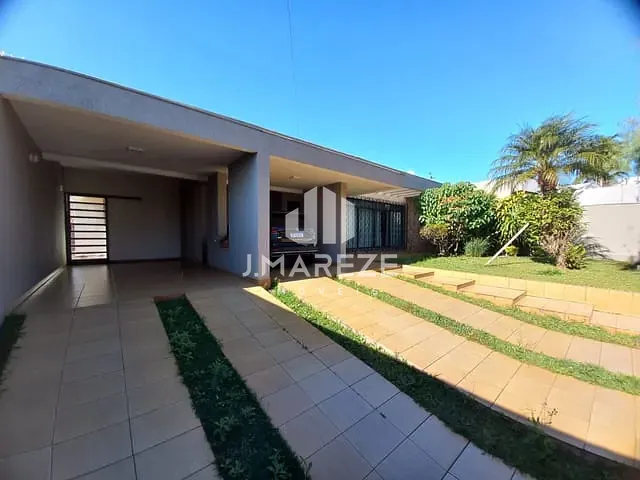 Casa com 1080m² 3 quartos e 5 banheiros, à venda, no bairro Centro em Apucarana