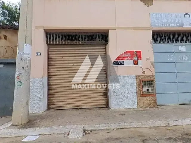 Casa com 120m² 3 quartos e 1 banheiro, à venda, no bairro Centro em Araçuaí
