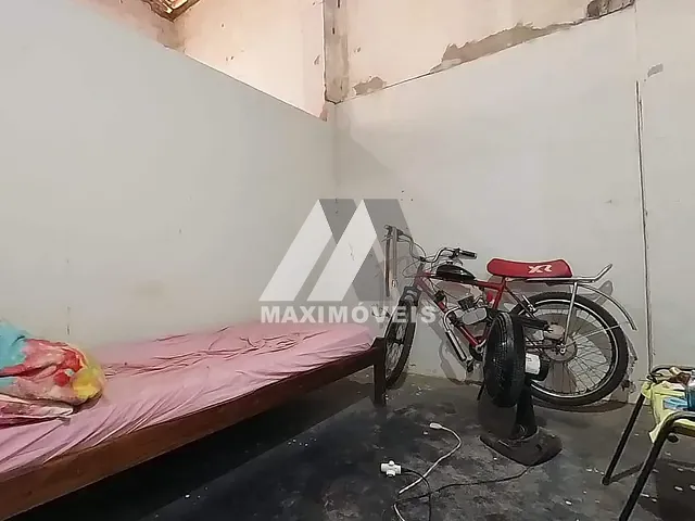 Casa com 120m² 3 quartos e 1 banheiro, à venda, no bairro Centro em Araçuaí