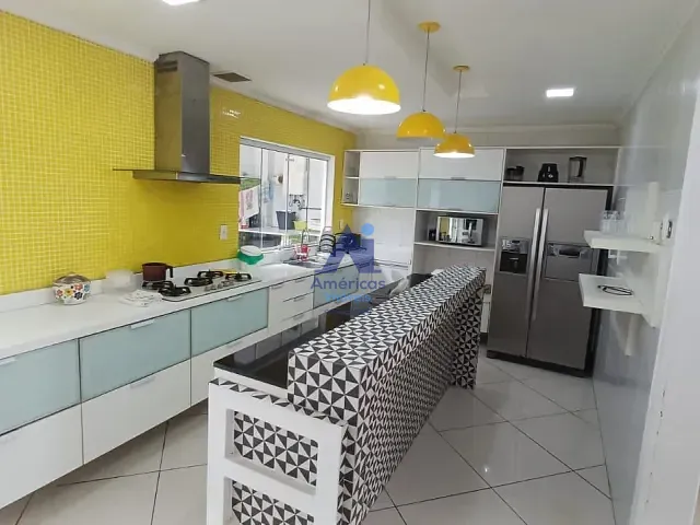Casa 4 quartos e 4 banheiros, à venda, no bairro Vargem Pequena em Rio de Janeiro