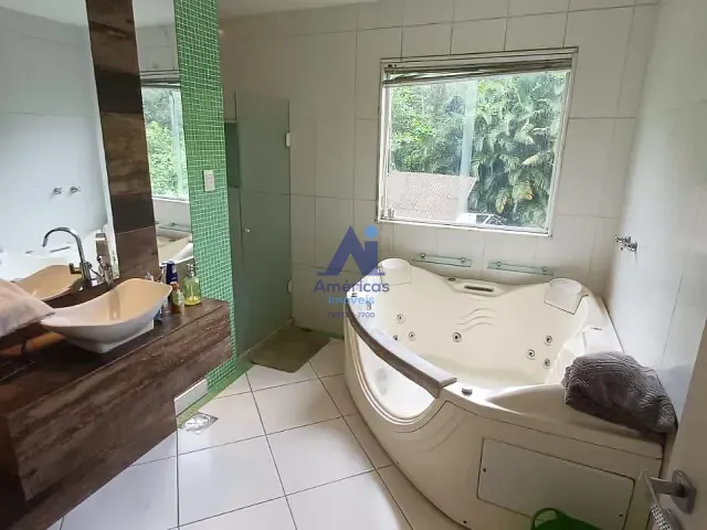 Casa 4 quartos e 4 banheiros, à venda, no bairro Vargem Pequena em Rio de Janeiro